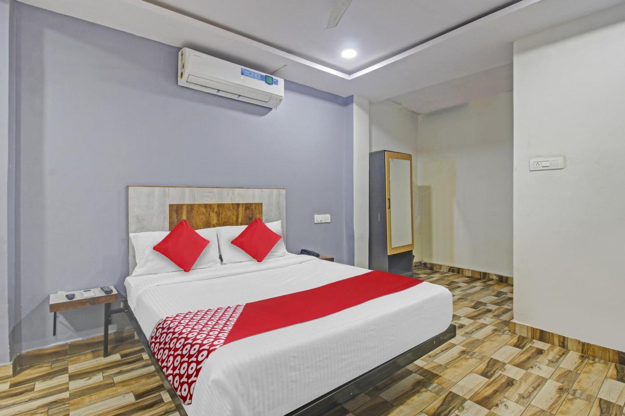 Super Hotel O Sri Sai Regency Хидерабад Екстериор снимка