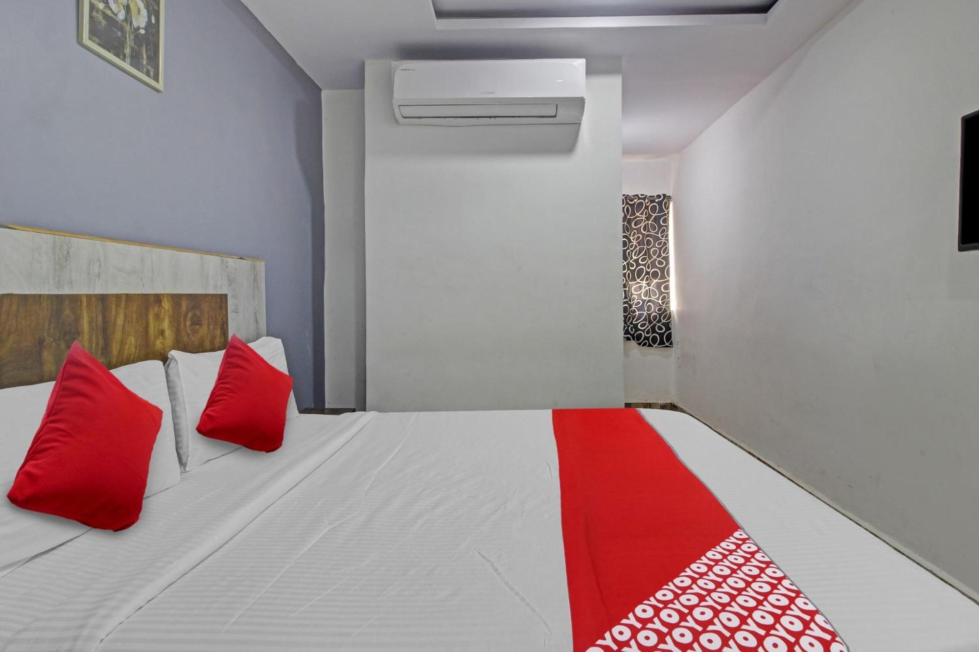 Super Hotel O Sri Sai Regency Хидерабад Екстериор снимка