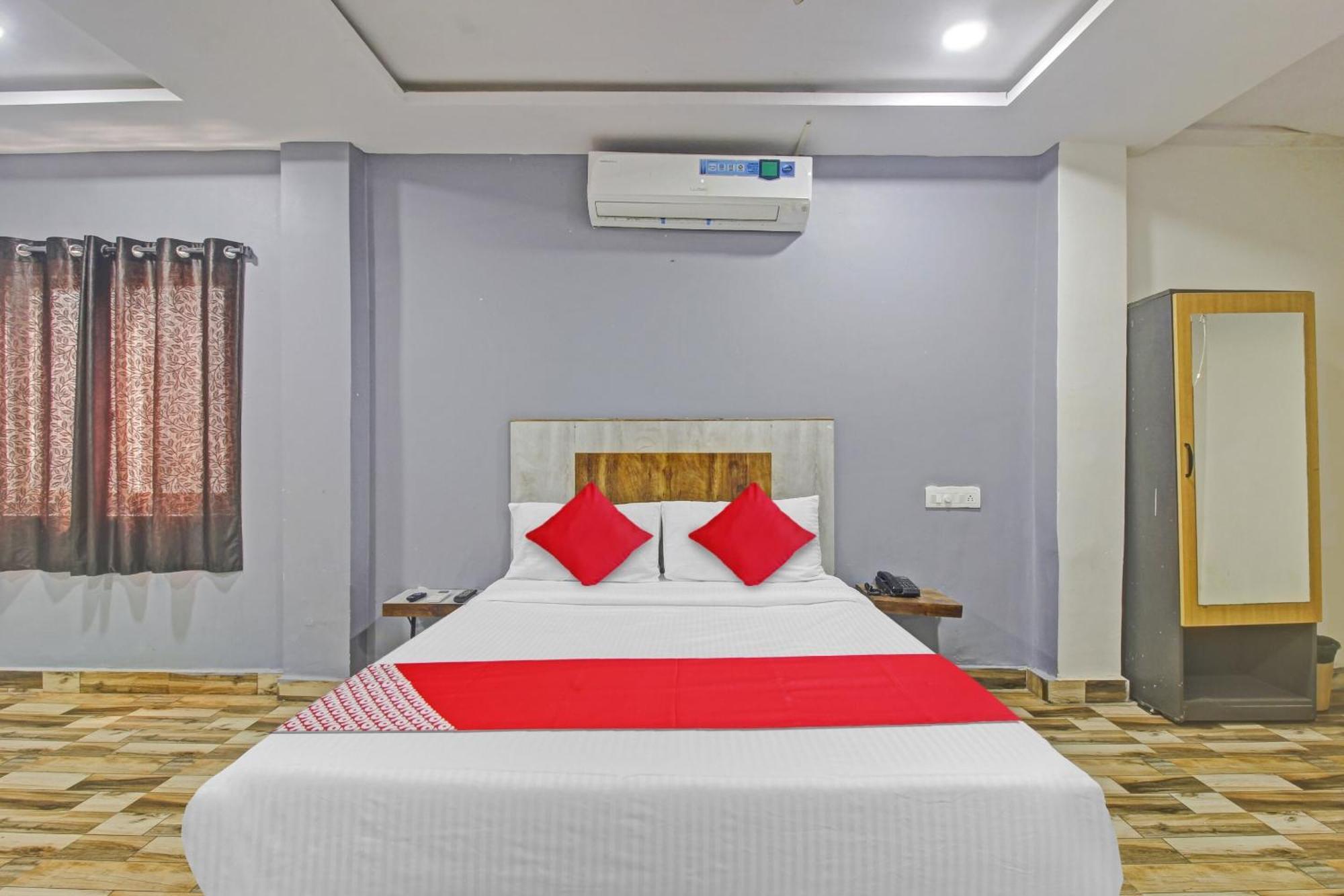Super Hotel O Sri Sai Regency Хидерабад Екстериор снимка