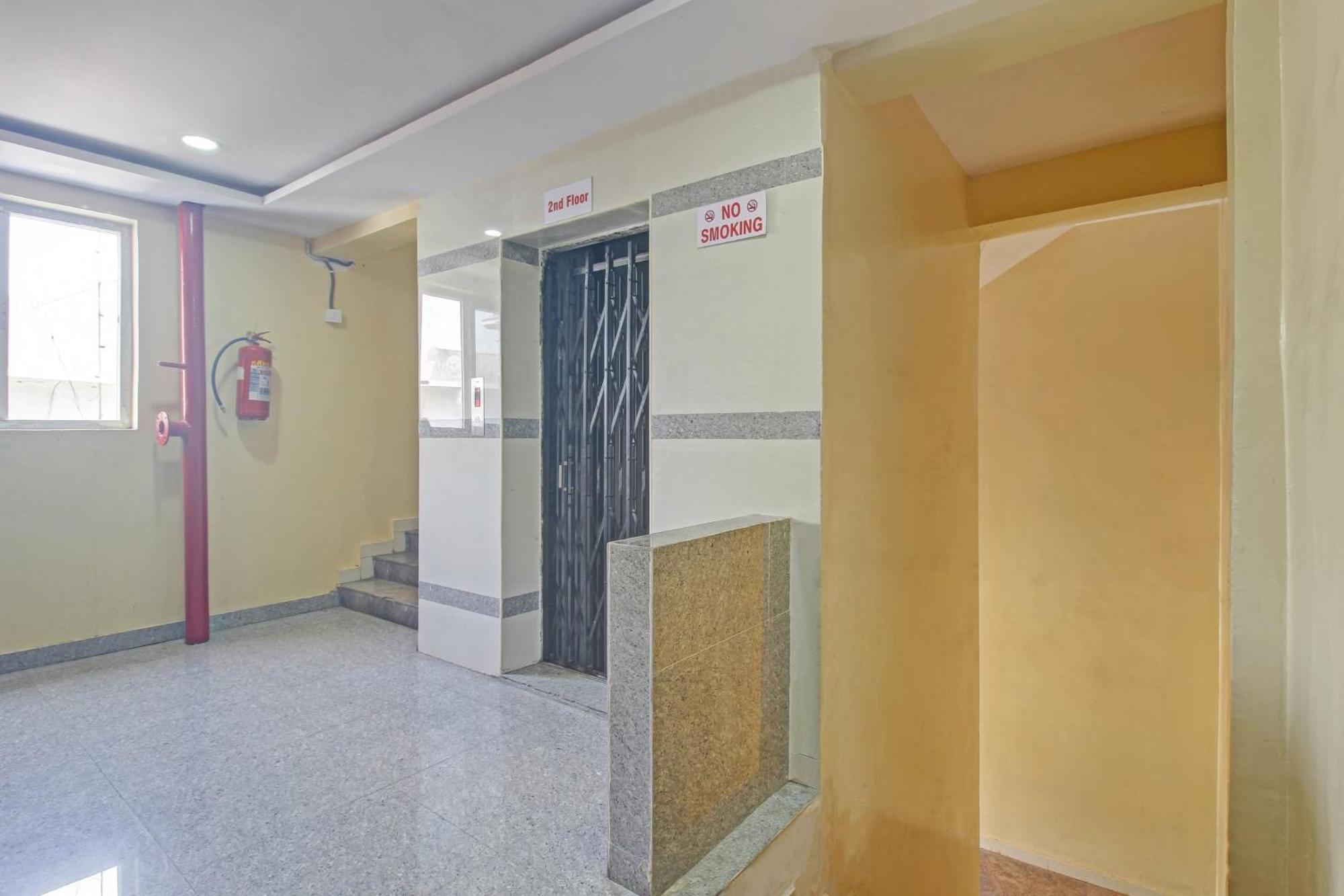 Super Hotel O Sri Sai Regency Хидерабад Екстериор снимка