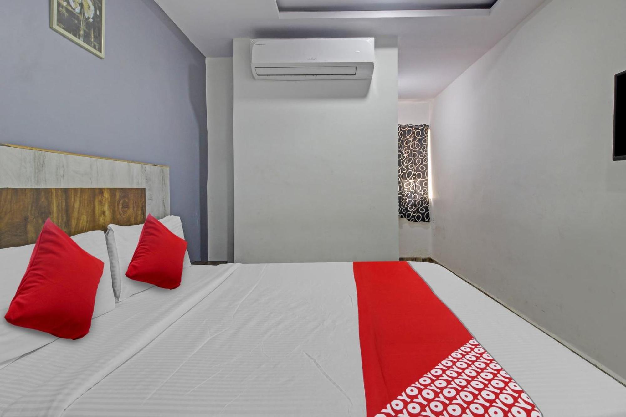 Super Hotel O Sri Sai Regency Хидерабад Екстериор снимка