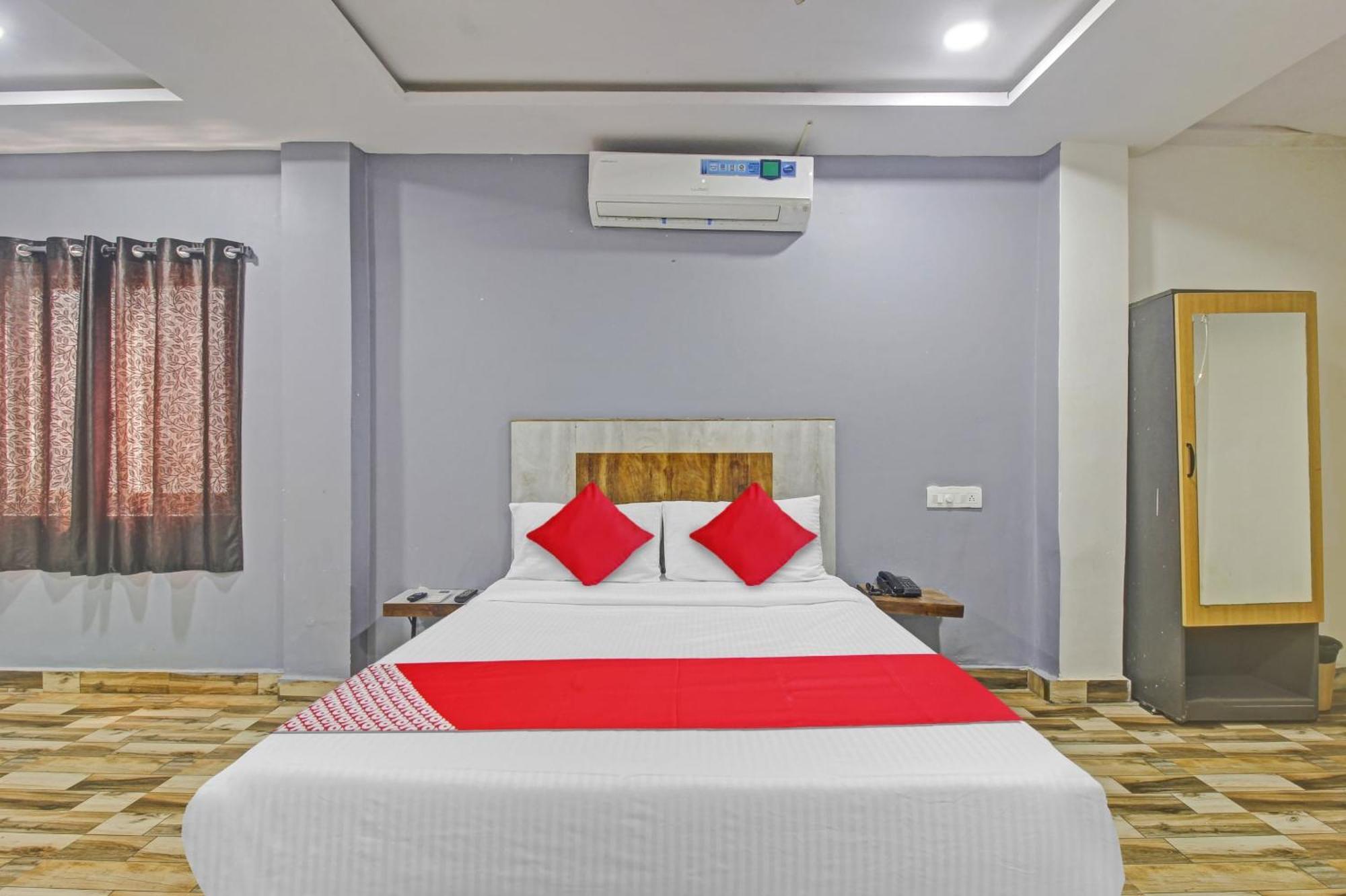 Super Hotel O Sri Sai Regency Хидерабад Екстериор снимка